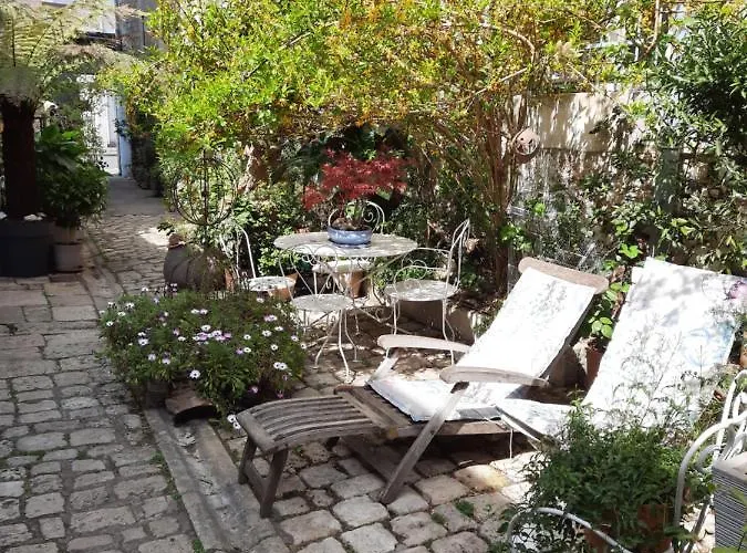 Terra-crystal Apartment